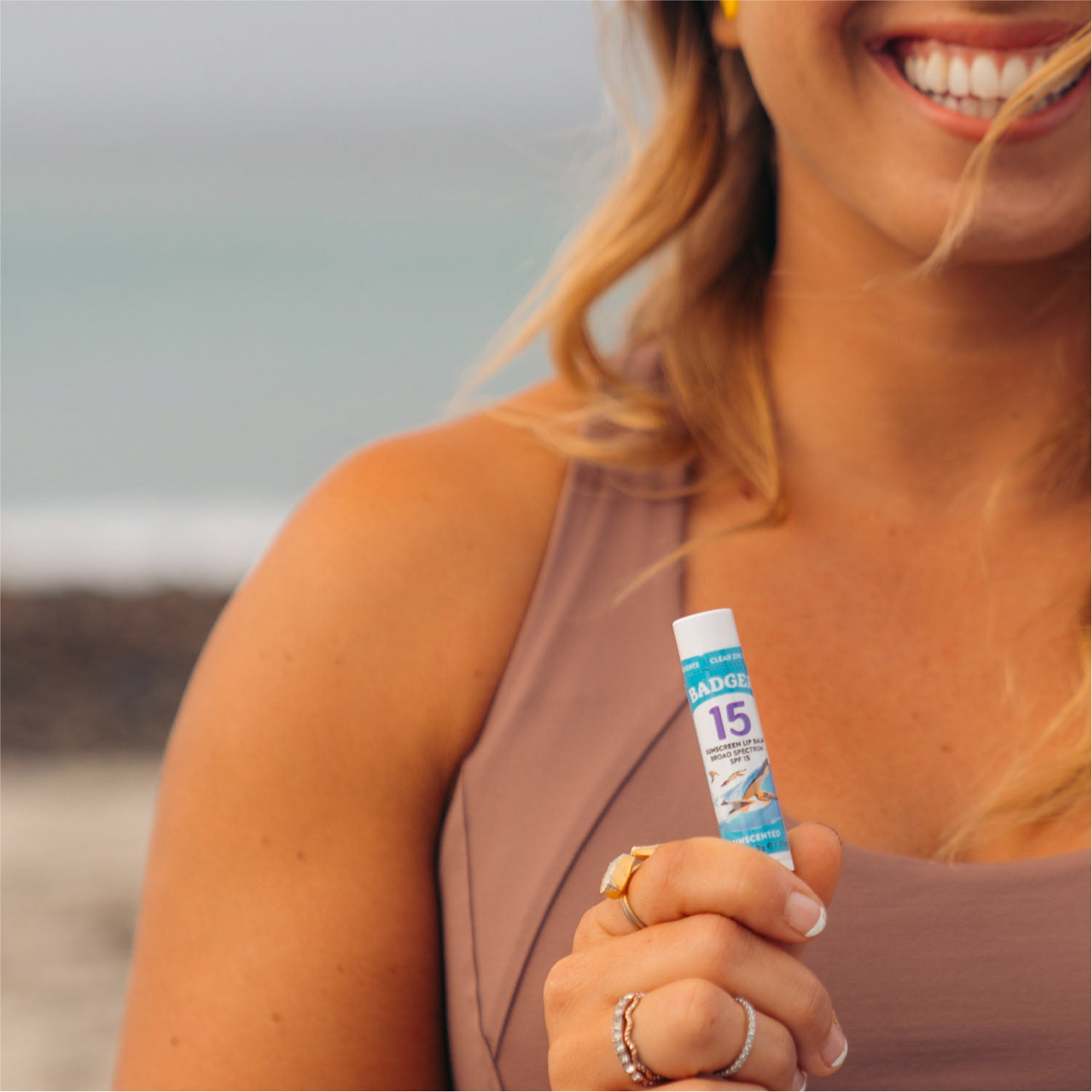 badger-balm-mineral-sunscreen-lip-balm-spf-15-unparf-miert image 5
