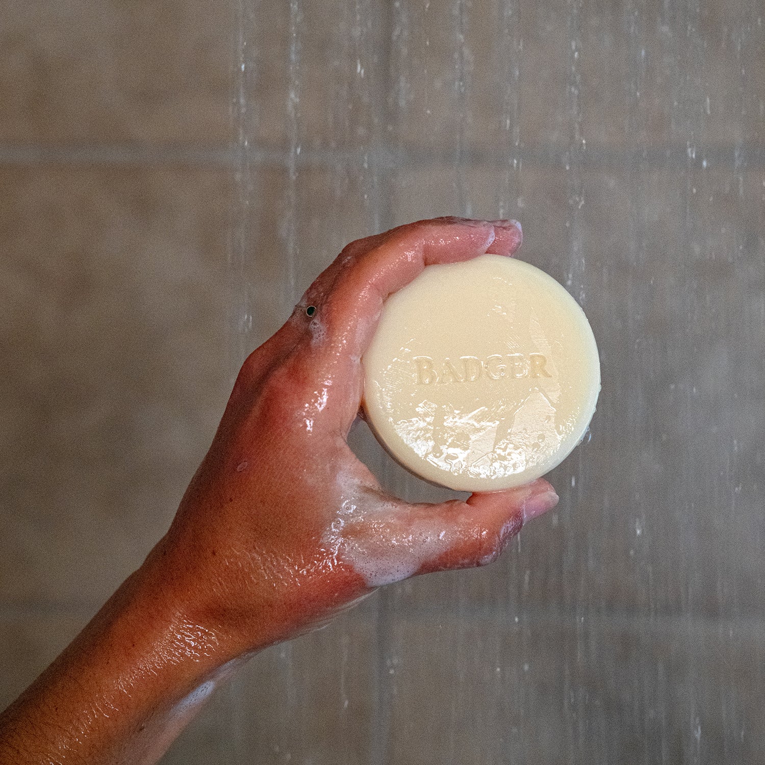 badger-balm-shampoo-bar-vegane-festseife-shampoo-body image 4